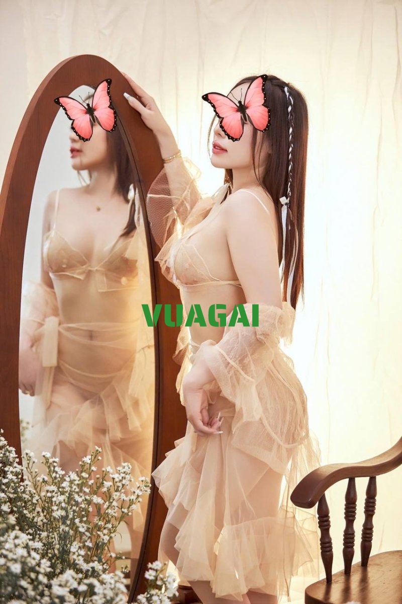 reup-hot-girl-uyen-nhi-thanh-nu-than-dam-chieu-khach-toi-ben-3285313-original.jpg