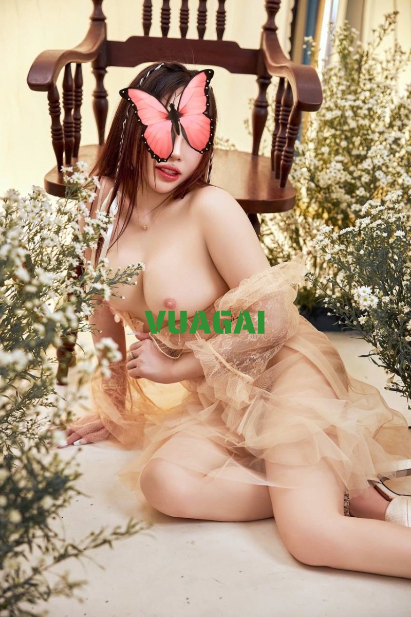 reup-hot-girl-uyen-nhi-thanh-nu-than-dam-chieu-khach-toi-ben-3285315-original.jpg