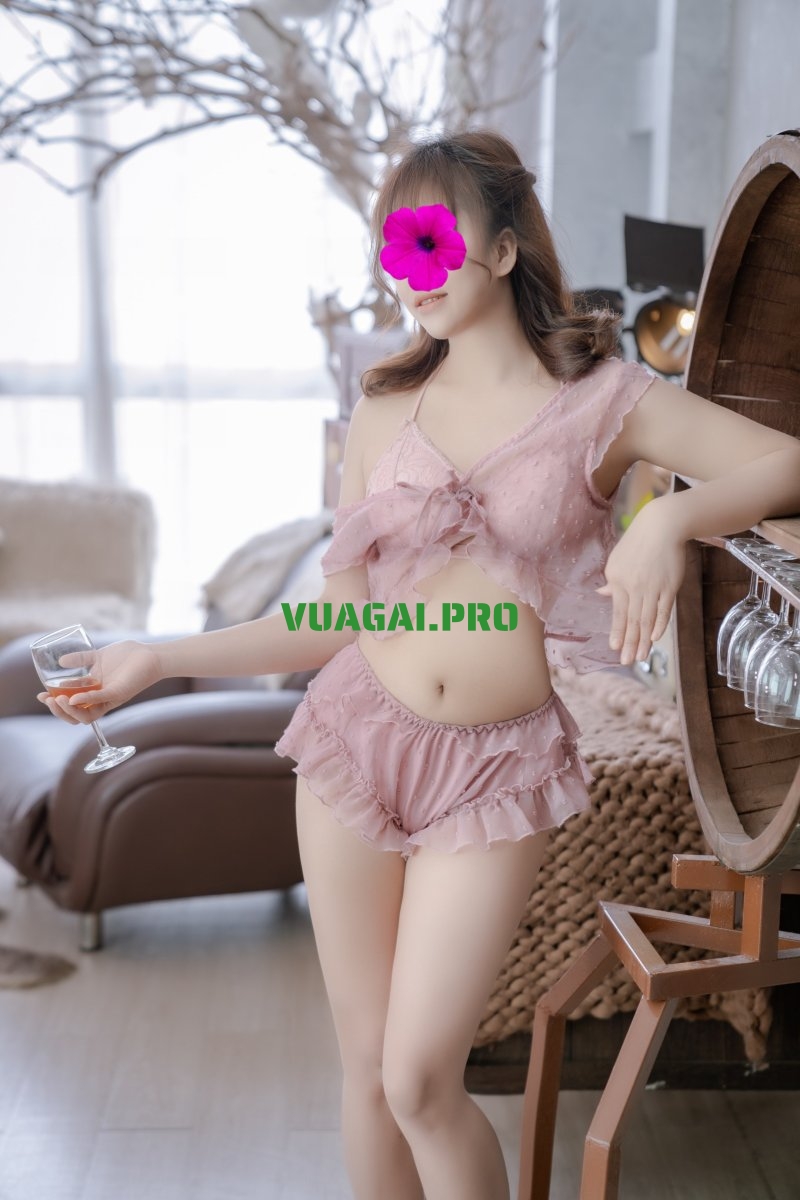 NGỌC HÂN HÀNG SIÊU ĐẸP SIÊU NGOAN LÊN SÓNG DIỄN ĐÀN VGHN