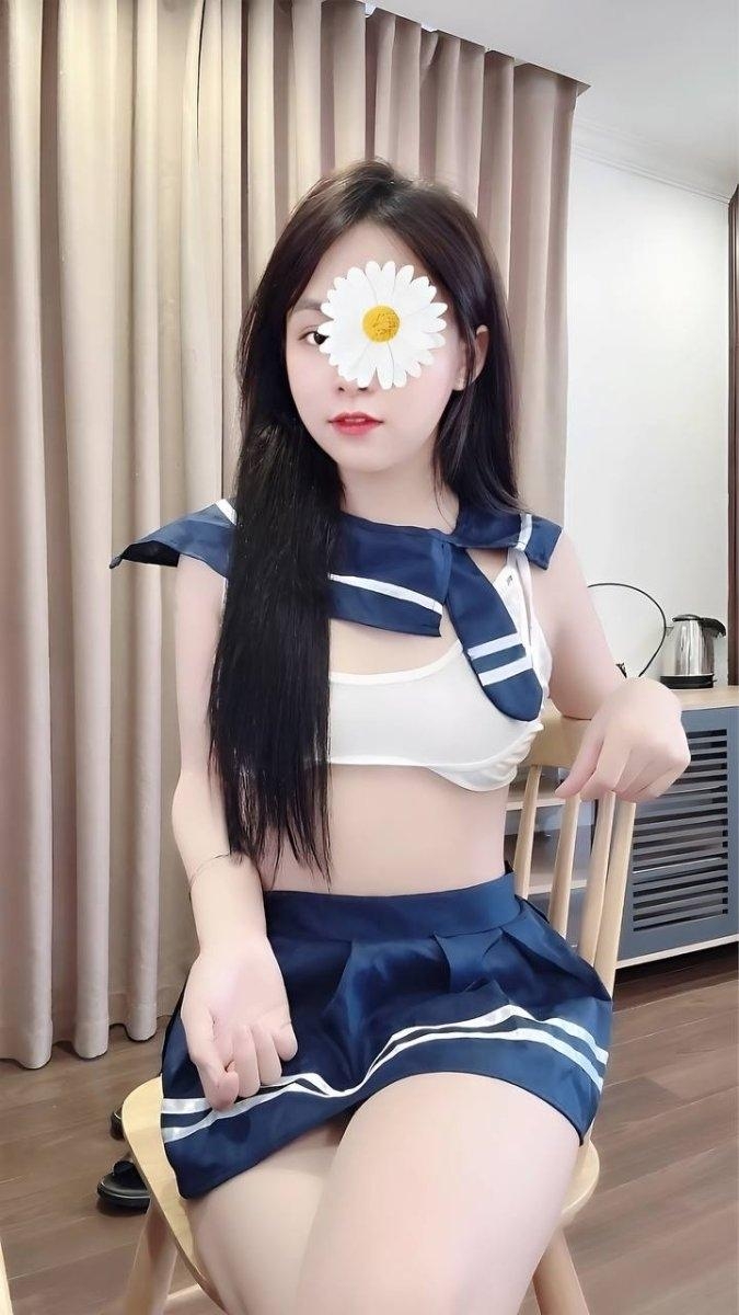 HƯƠNG LAN - SIÊU PHẨM GÁI XINH VÚ BÍM HỒNG HÀO NHƯ GÁI MỚI LỚN
